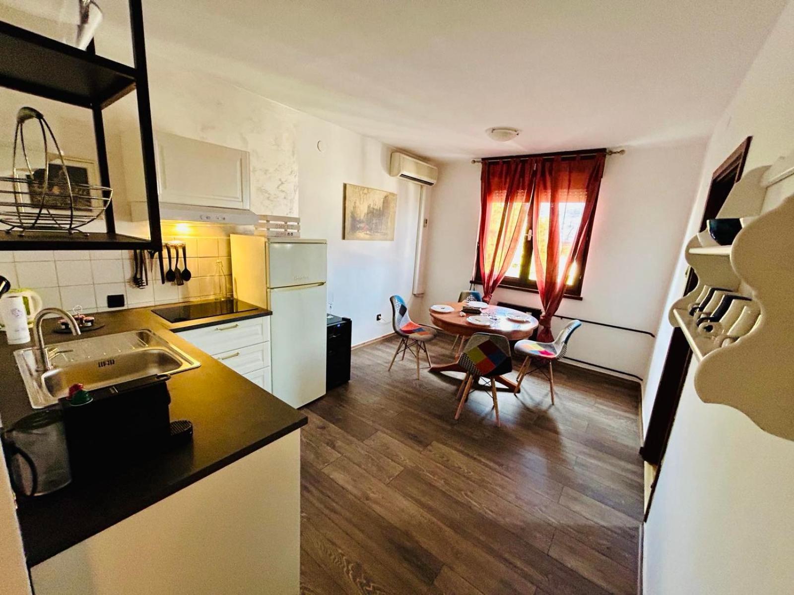 Fly By Suite - Zagreb Airport - 0-24H Self Check In&Out - Parking On Site Velika Gorica Exterior photo